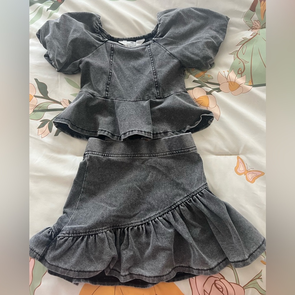 H&M Gray matching set with Puff Sleeves. Size 4t